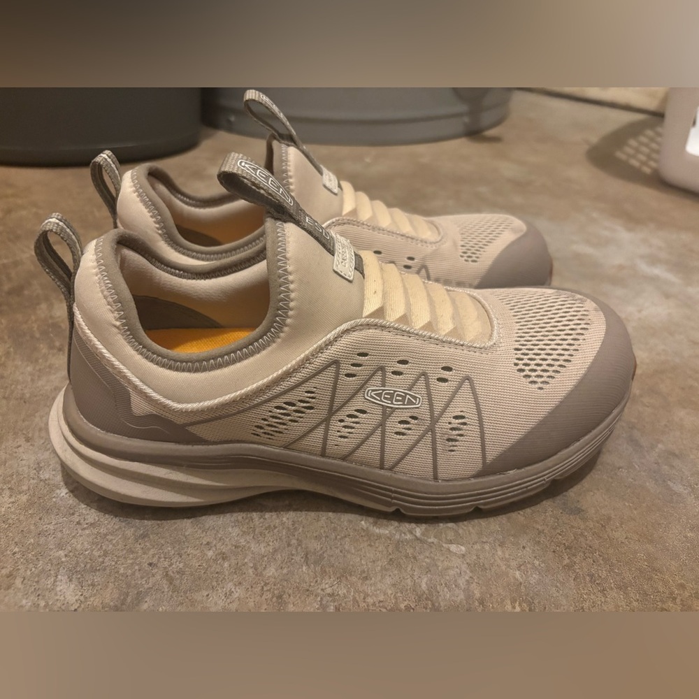 Keen safety toe shoes